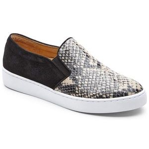 Vionic midi shoes. Snake skin print.
